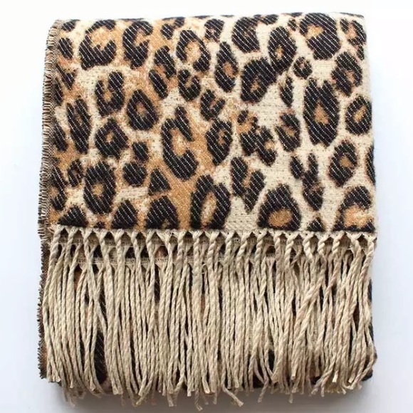 New! Cashmere Leopard Blanket Scarf - Picture 3 of 8